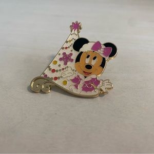 Exclusive Minnie Mouse White Tree 2018 Tokyo Game Prize Pin